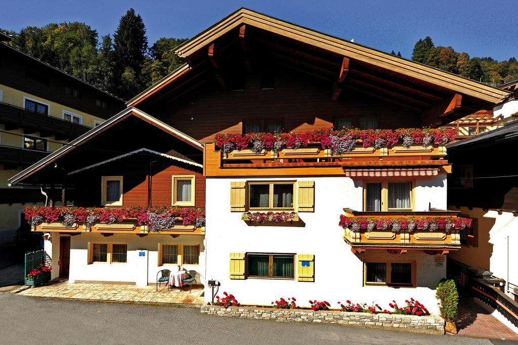 Chalet Christina * Saalbach-Hinterglemm